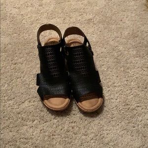 Cute sandal with heal.